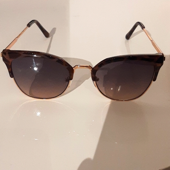 Sunglasses - Picture 1 of 3
